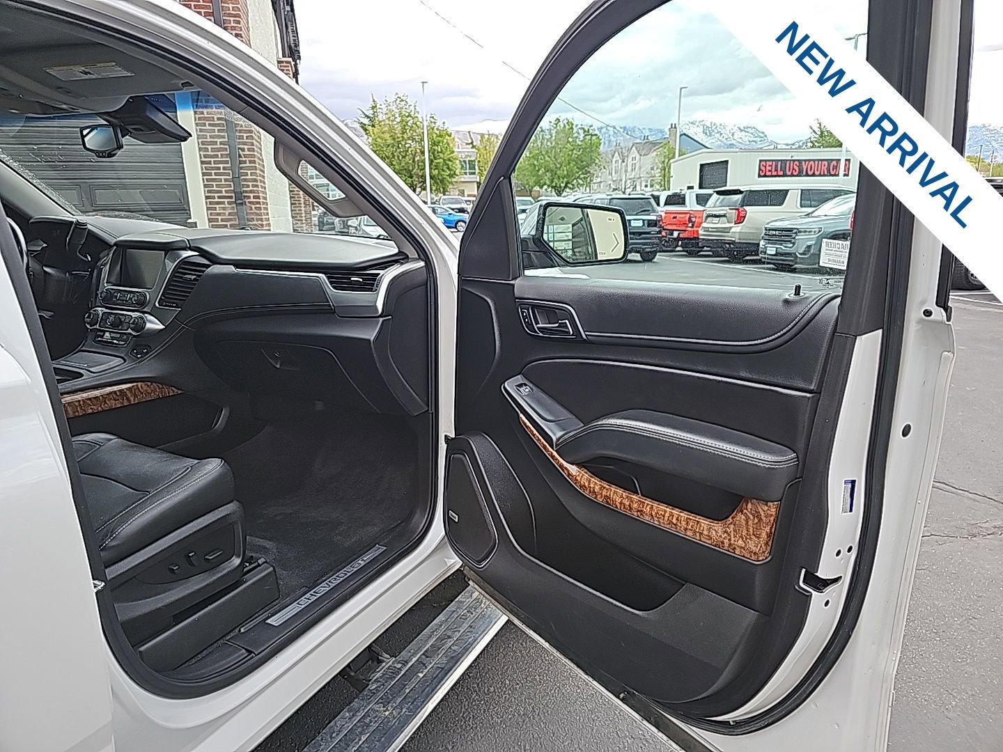 Used 2019 Chevrolet Suburban Premier AWD/4WD image 26