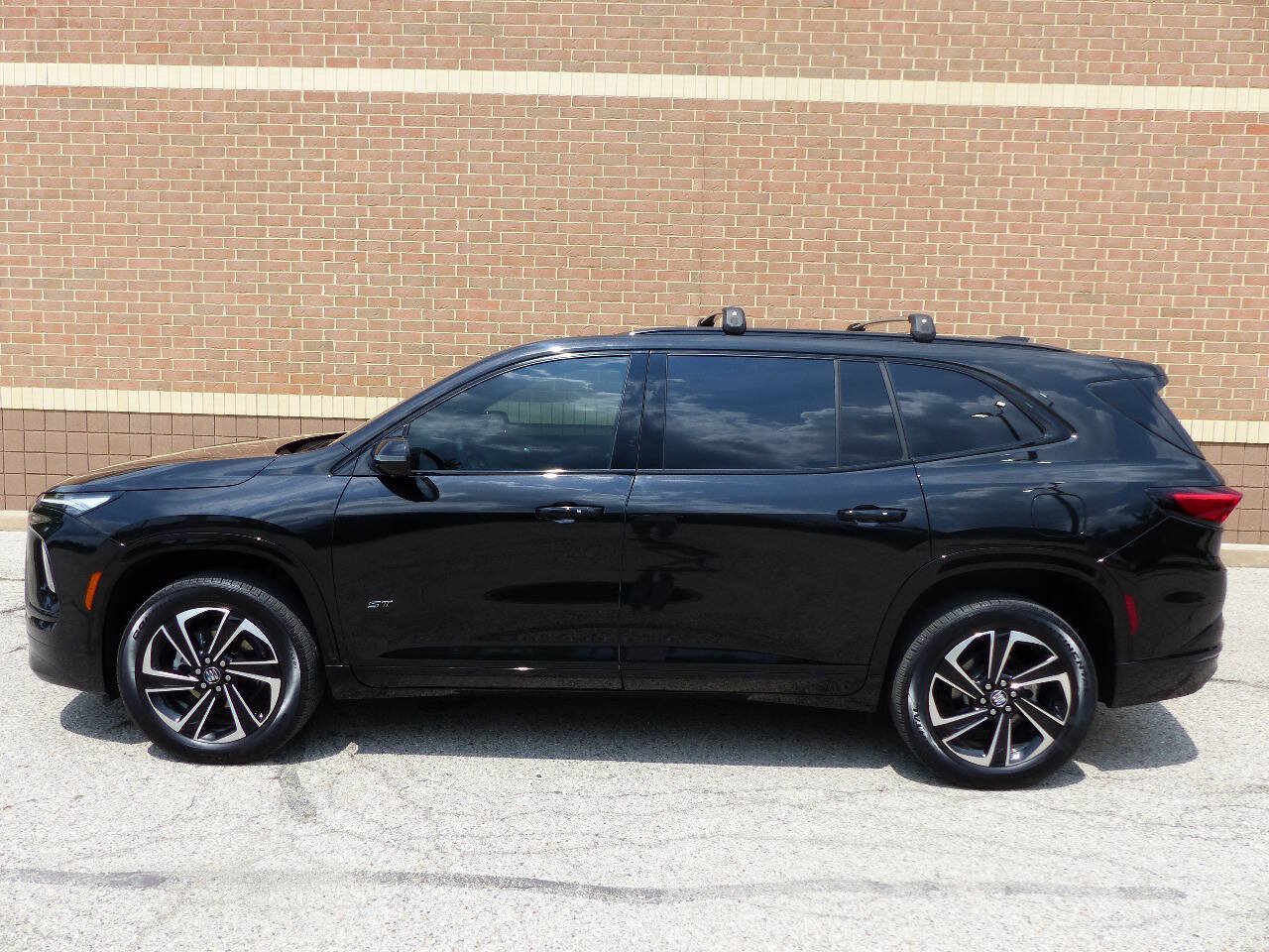 Used 2026 Buick Enclave Sport Touring w/ Power Package AWD/4WD image 4