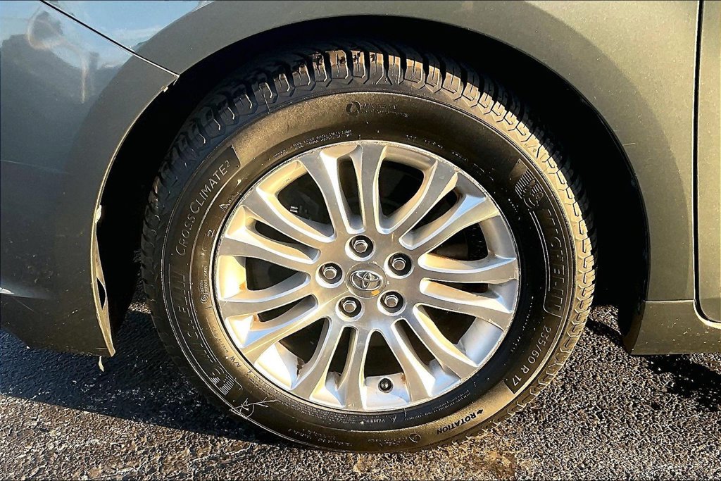 Used 2013 Toyota Sienna XLE FWD image 8