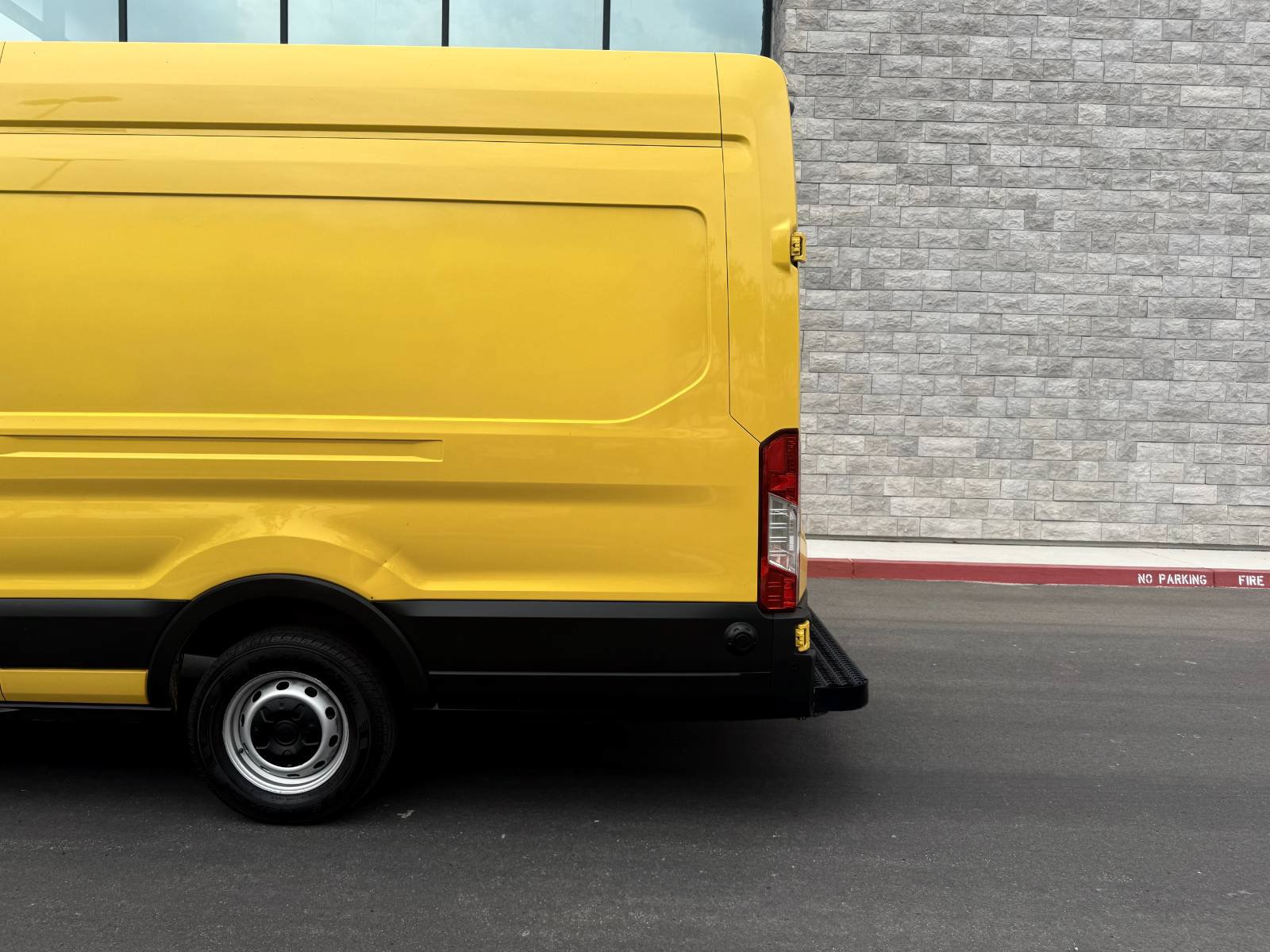 Used 2022 Ford Transit 250 148 High Roof Extended w/ Parcel Delivery Package RWD image 10