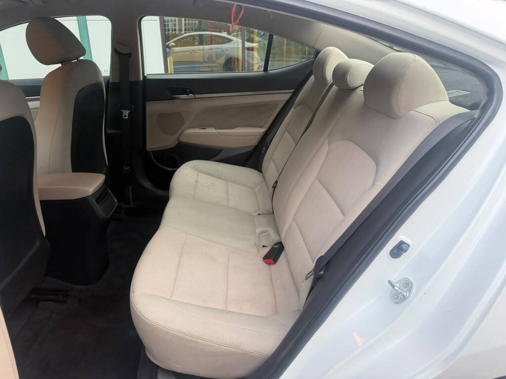 Used 2017 Hyundai Elantra SE FWD image 23