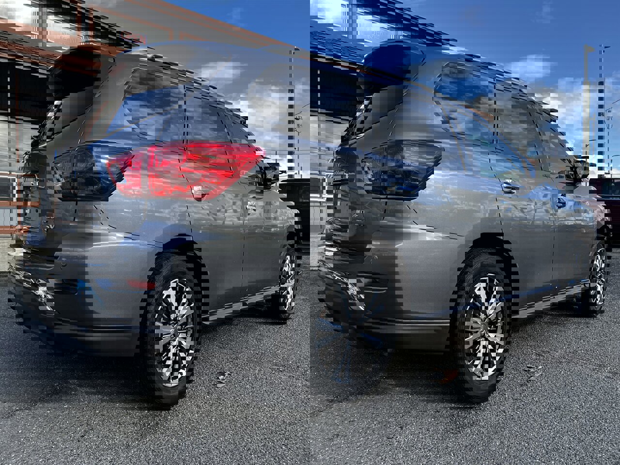 Used 2020 Nissan Pathfinder SV image 5