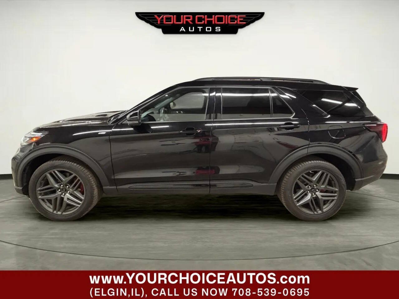 Used 2025 Ford Explorer ST-Line w/ ST-Line Street Pack AWD/4WD image 2