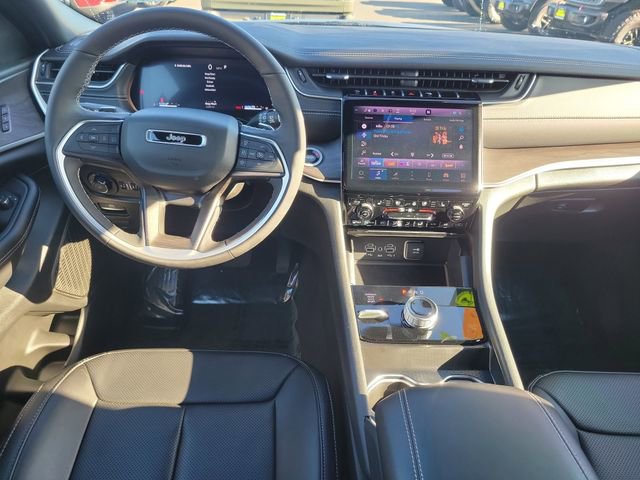 Certified 2025 Jeep Grand Cherokee L Limited w/ Luxury Tech Group II image 10