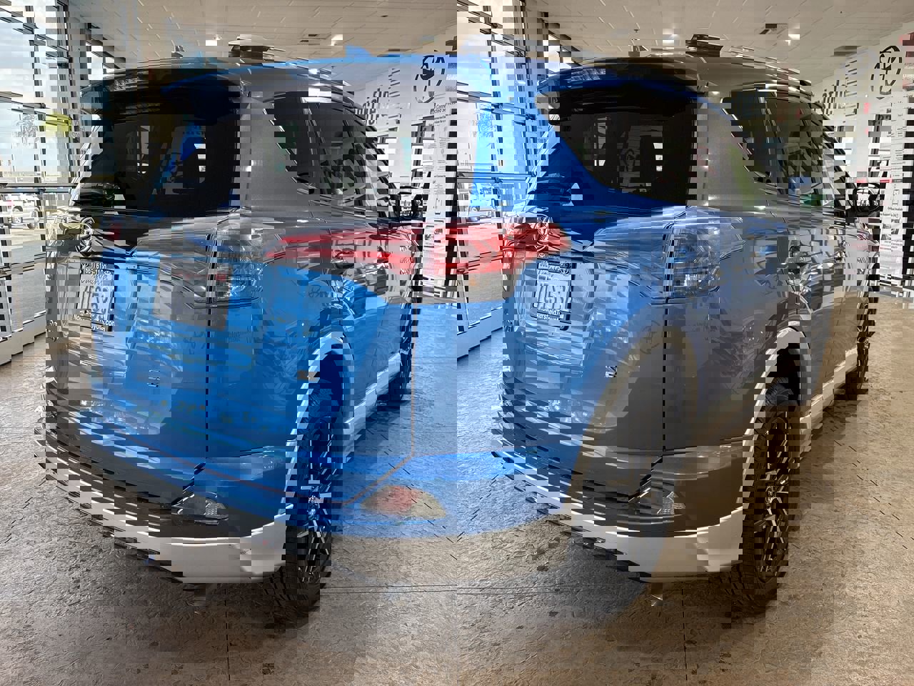 Used 2016 Toyota RAV4 SE image 2