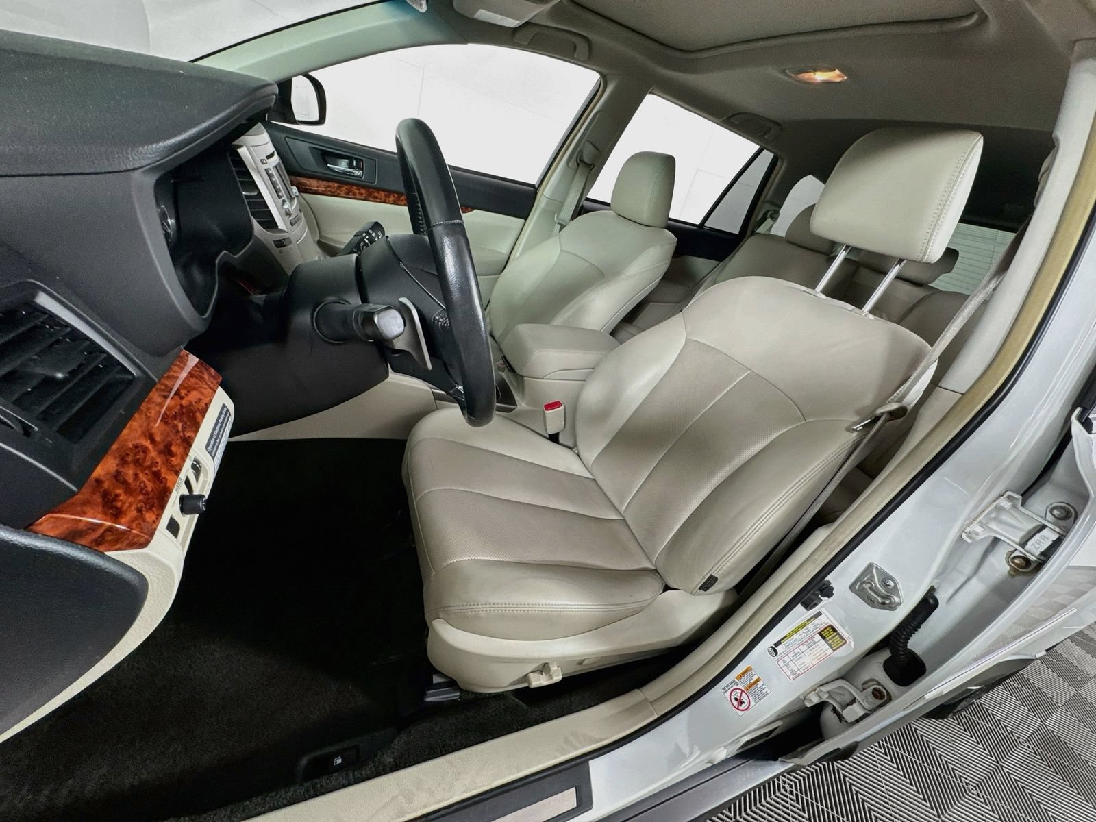 Used 2012 Subaru Outback 2.5i Limited w/ Moonroof Pkg AWD/4WD image 12
