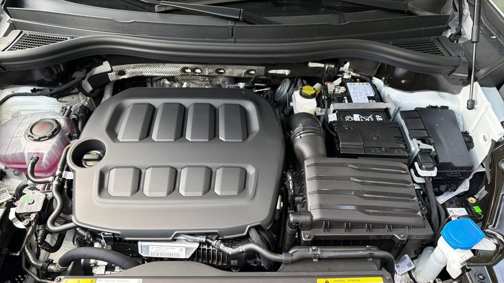 New 2026 Volkswagen Tiguan SE R-Line FWD image 30
