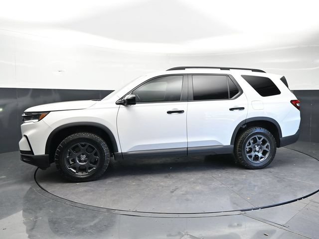 Used 2025 Honda Pilot TrailSport image 8