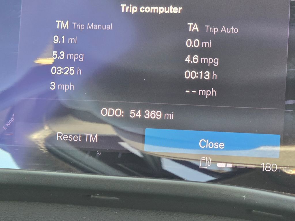 Used 2023 Volvo XC40 B5 Plus image 28