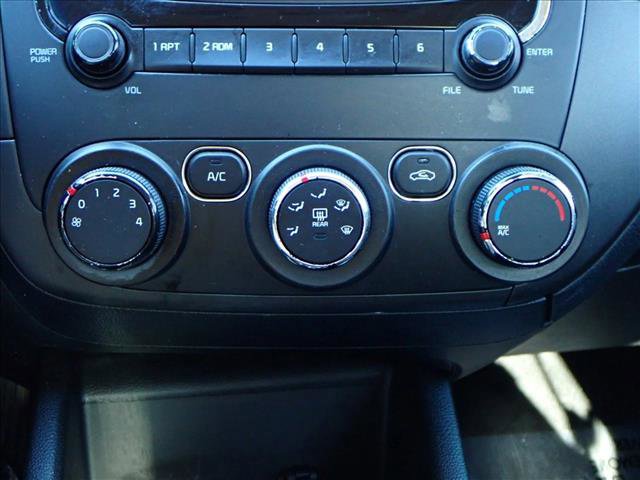 Used 2018 Kia Forte LX image 16
