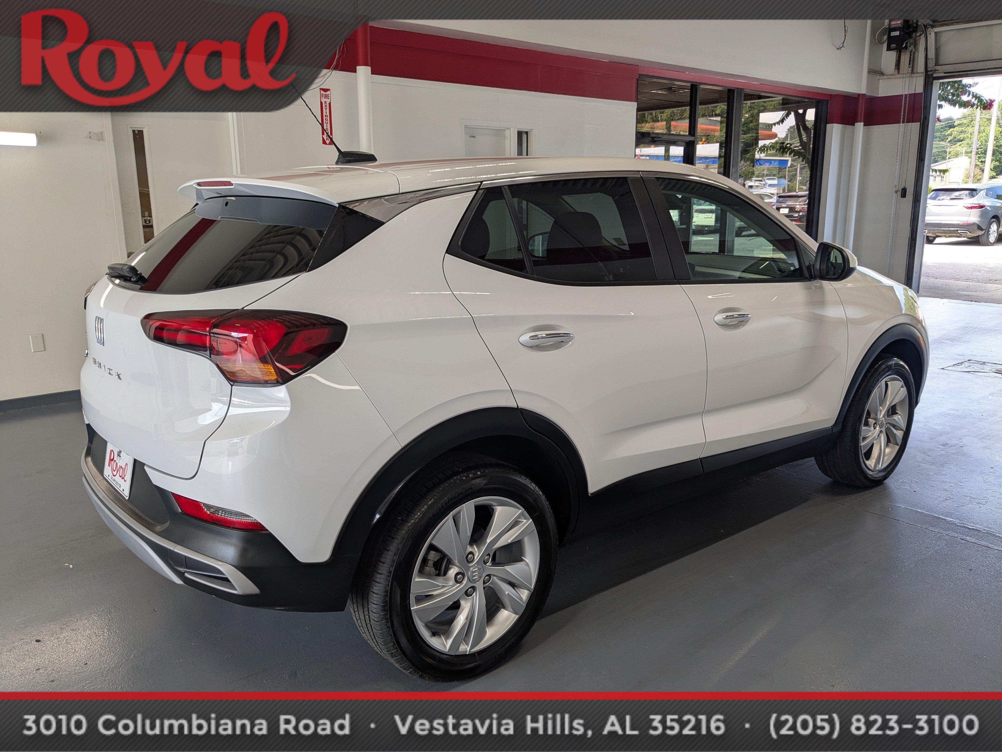 Used 2025 Buick Encore GX Preferred AWD/4WD image 4