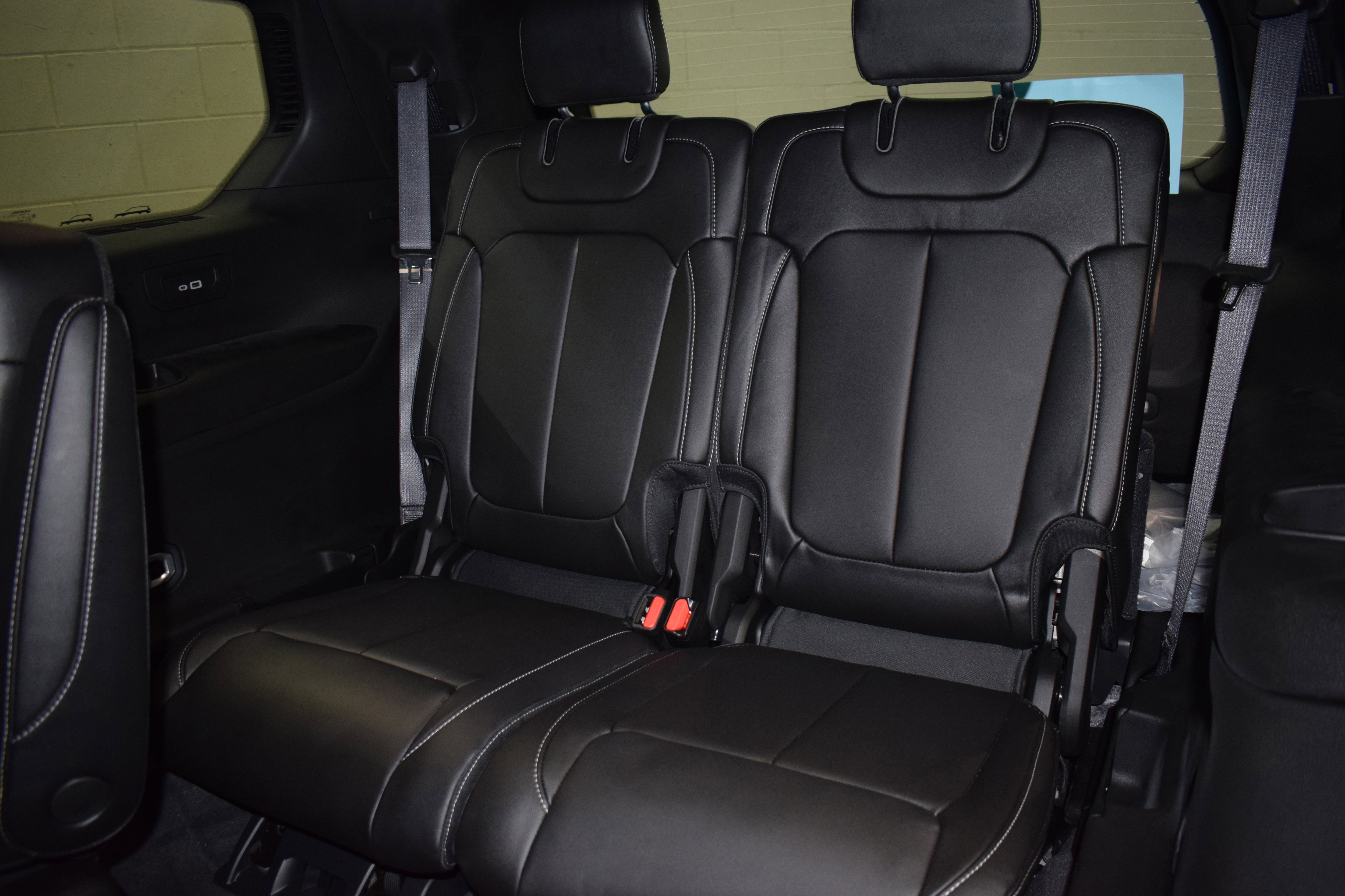 New 2025 Jeep Grand Cherokee L Limited w/ Black Appearance Package image 9