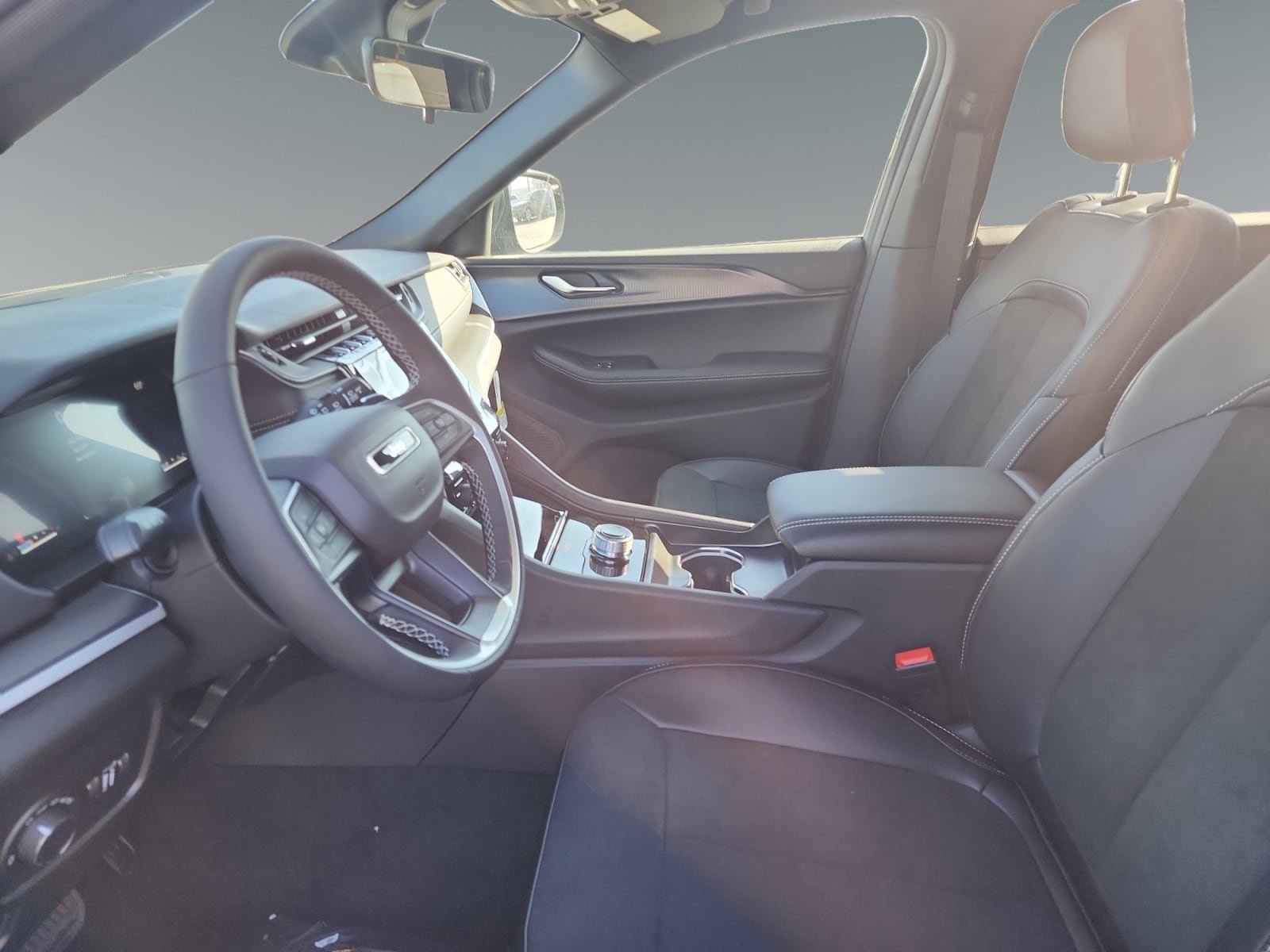 Used 2025 Jeep Grand Cherokee L Laredo AWD/4WD image 9