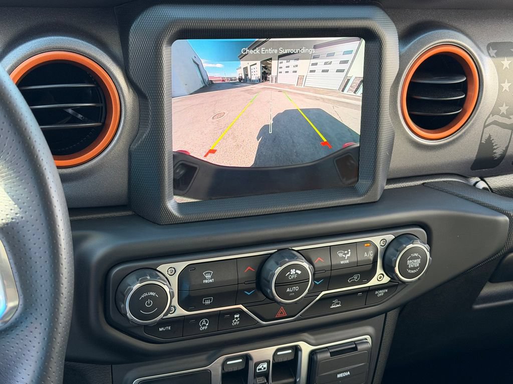 Used 2023 Jeep Gladiator Mojave AWD/4WD image 17