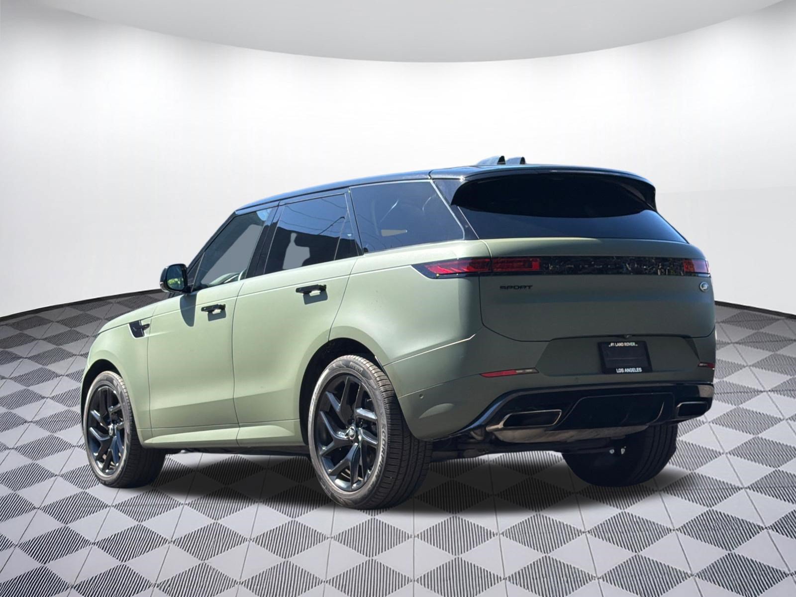 Used 2023 Land Rover Range Rover Sport SE Dynamic AWD/4WD image 3