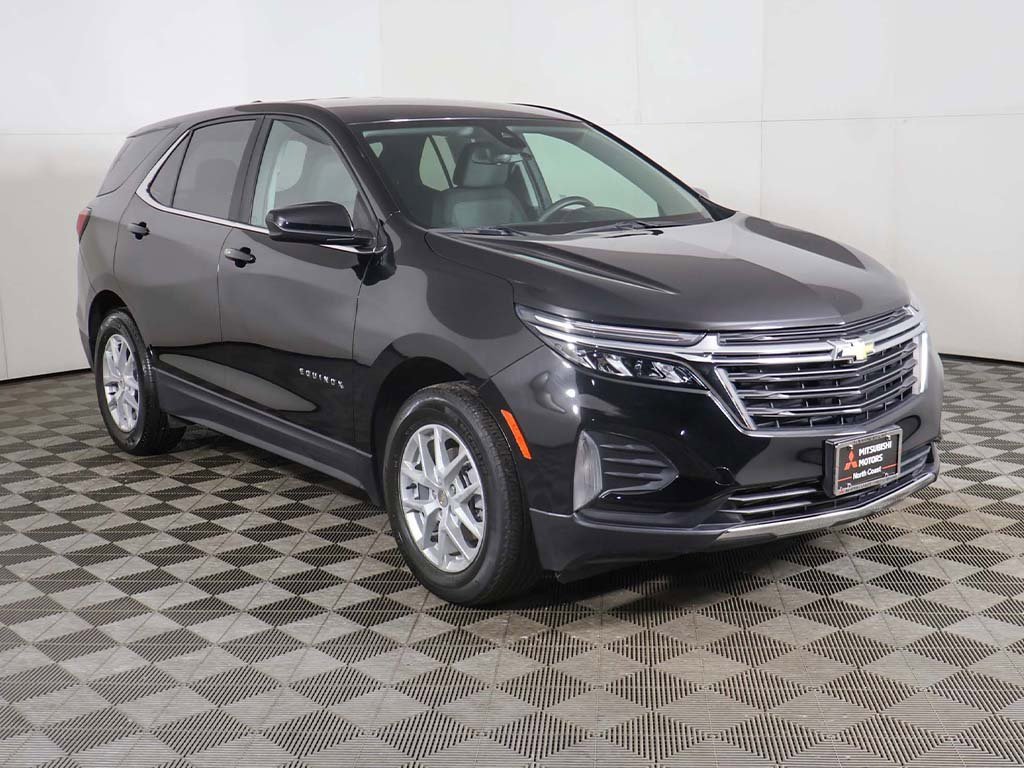 Used 2023 Chevrolet Equinox LT image 2