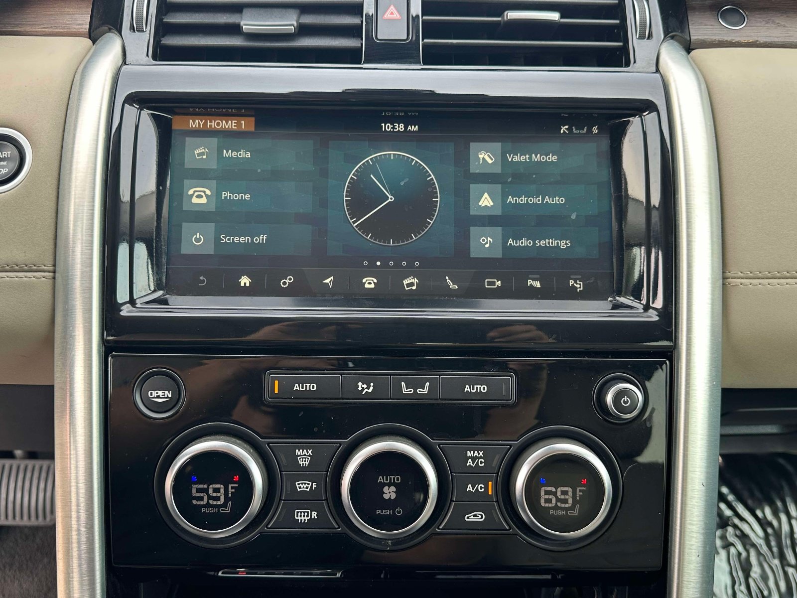 Used 2020 Land Rover Discovery HSE AWD/4WD image 9