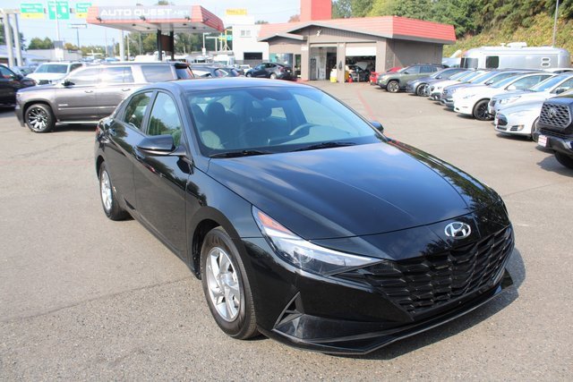 Used 2022 Hyundai Elantra SE image 1