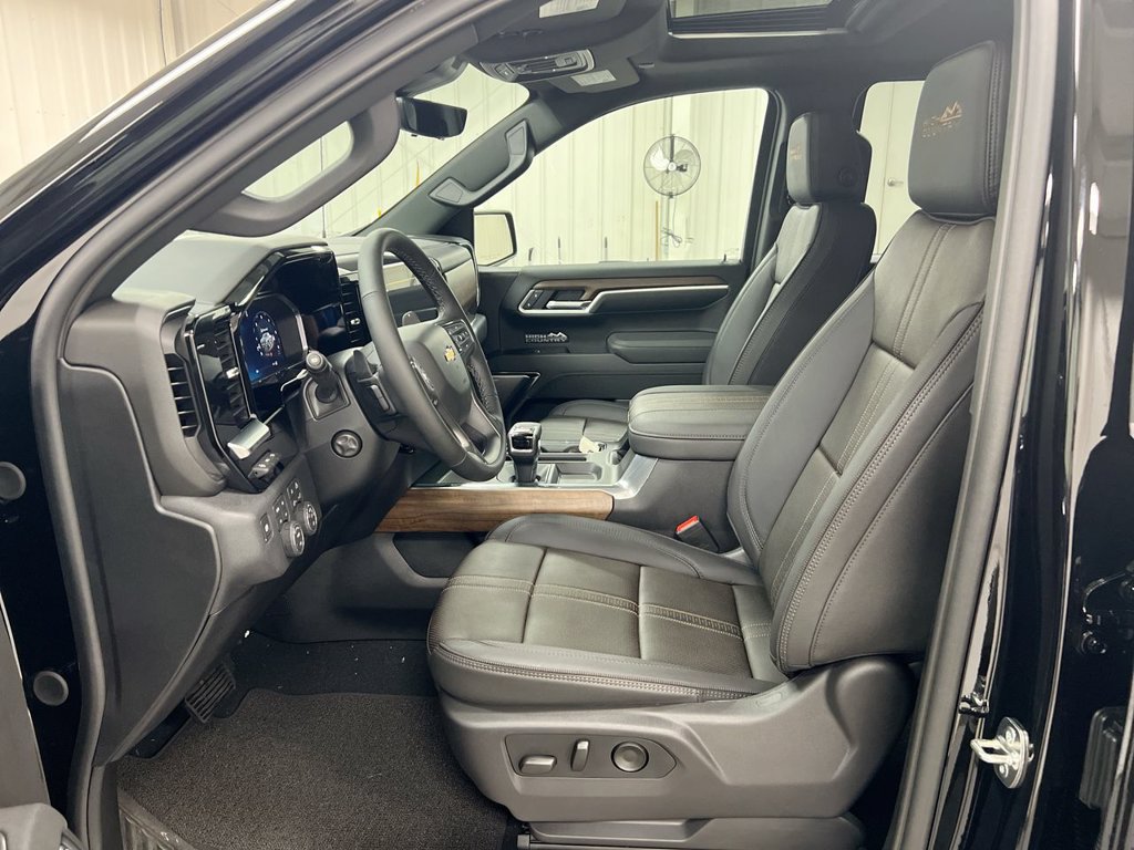 New 2026 Chevrolet Silverado 1500 High Country w/ Technology Package AWD/4WD image 21