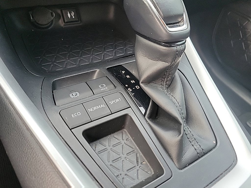 Used 2019 Toyota RAV4 XLE Premium FWD image 9