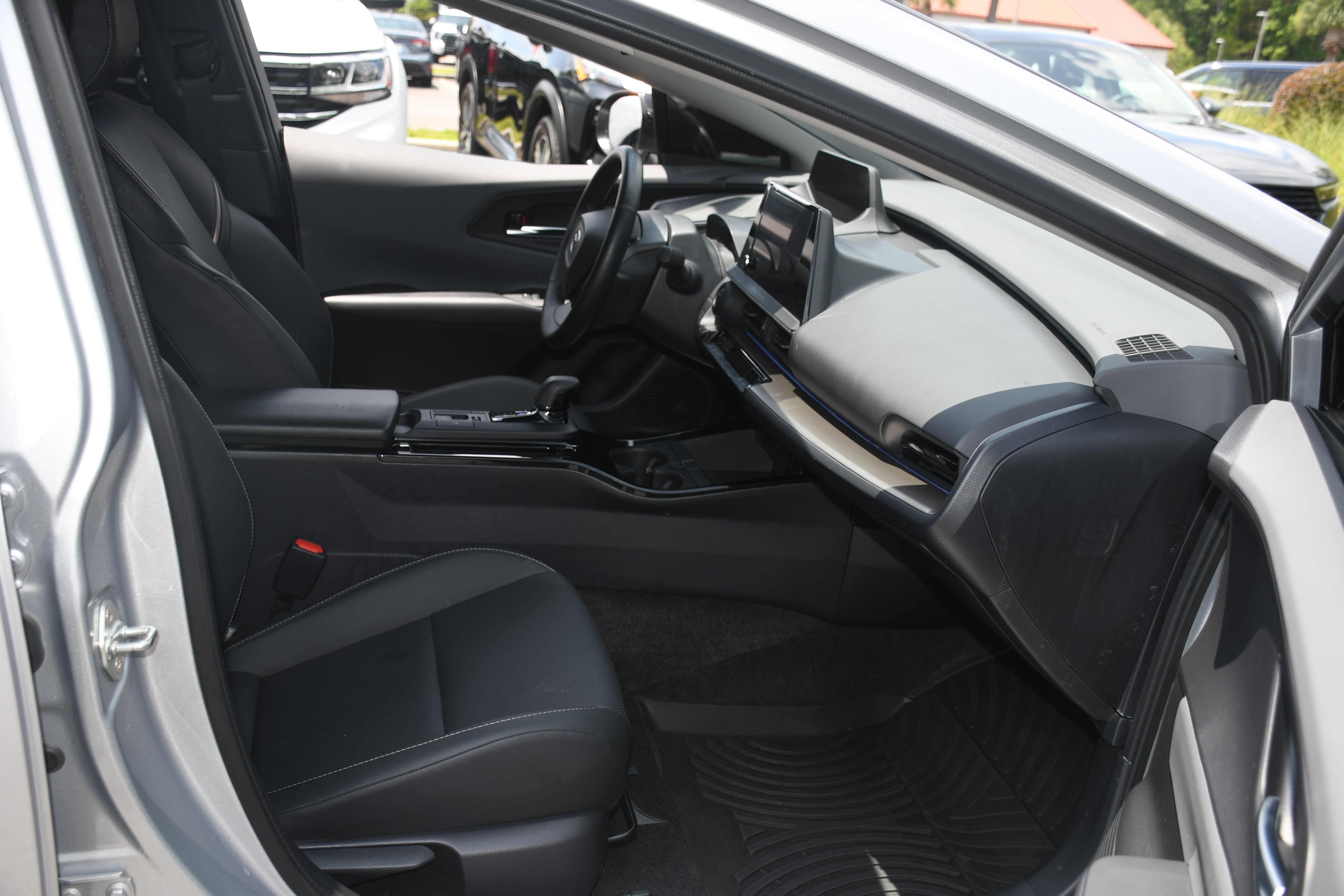 Used 2024 Toyota Prius XLE FWD image 20