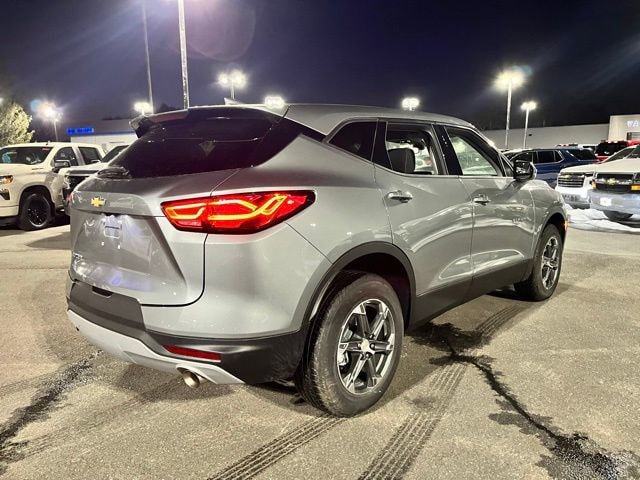 Used 2025 Chevrolet Blazer LT FWD image 6