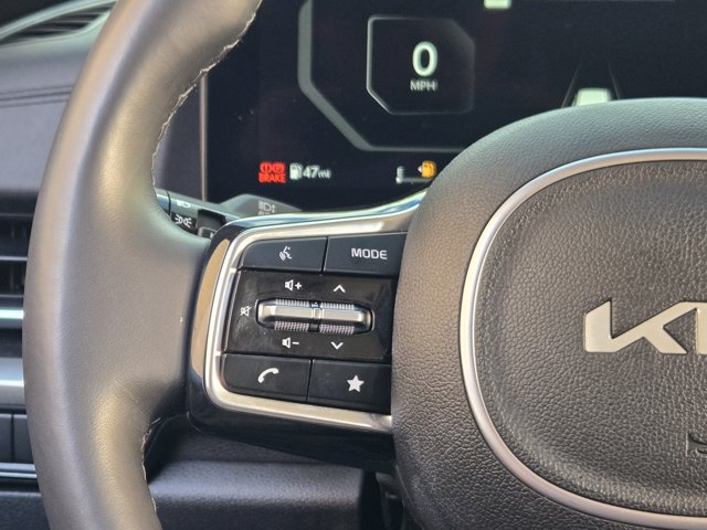 Certified 2025 Kia Carnival SX Prestige FWD image 35