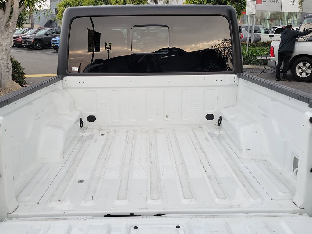 Used 2023 Jeep Gladiator Sport image 16