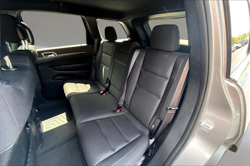 Used 2021 Jeep Grand Cherokee Laredo AWD/4WD image 19