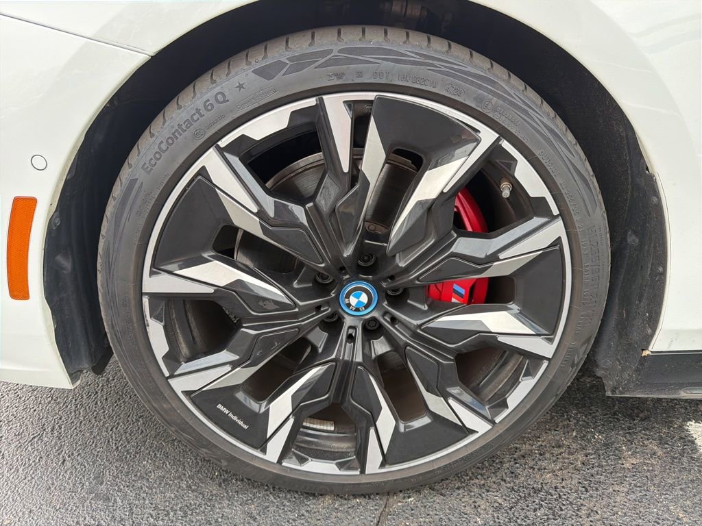 Used 2024 BMW i5 M60 w/ Premium Package image 10