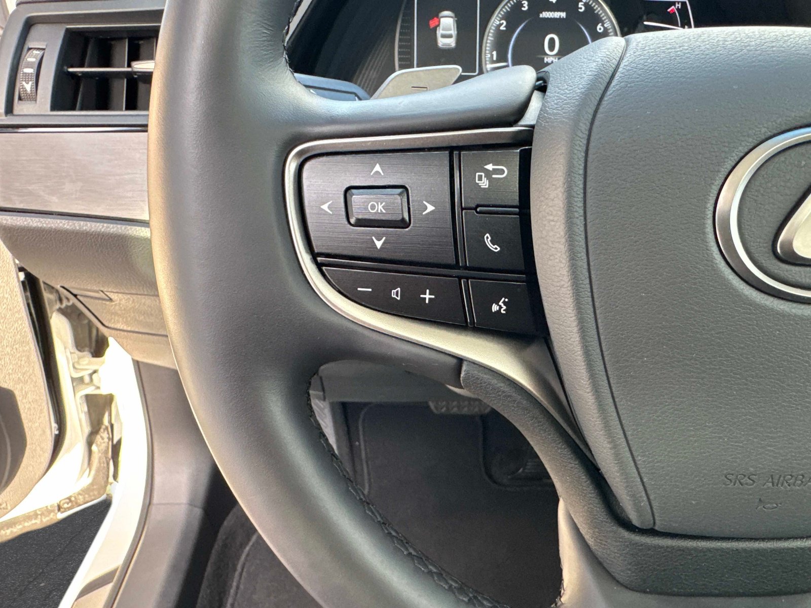 Used 2025 Lexus ES 350 w/ Premium Package FWD image 30