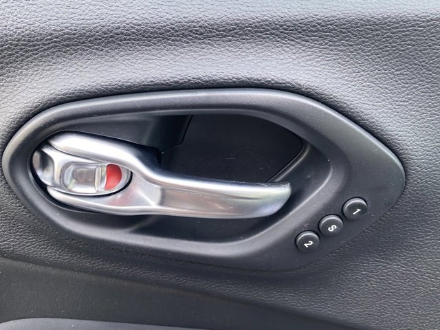 Used 2019 Jeep Cherokee Limited w/ Luxury Group image 14