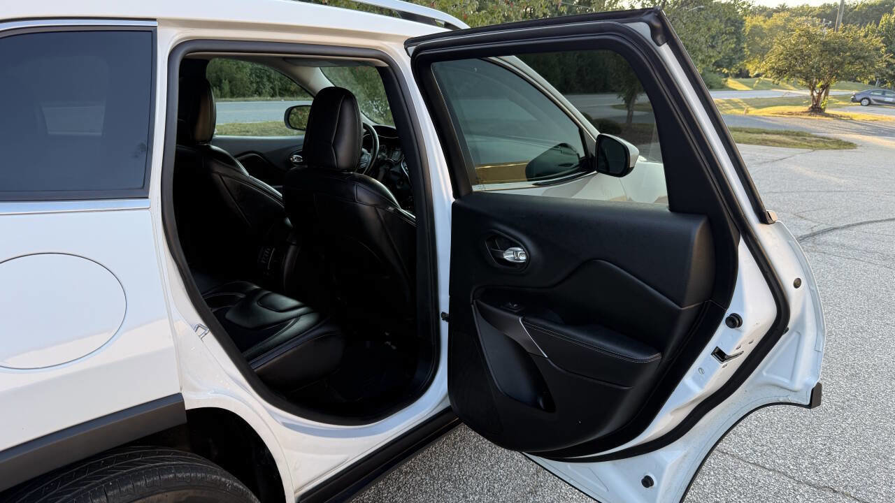 Used 2019 Jeep Cherokee Latitude Plus image 16