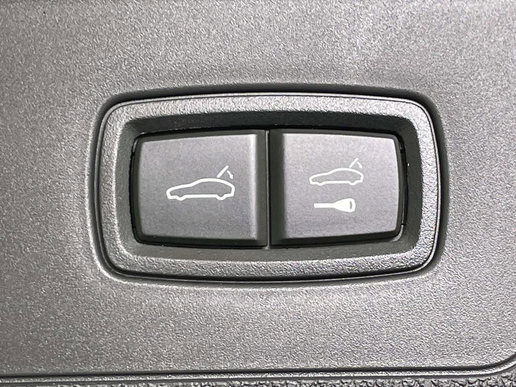 Certified 2025 Porsche Panamera GTS image 21