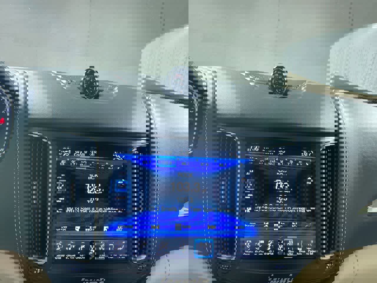 Used 2020 Maserati Levante GranLusso image 24