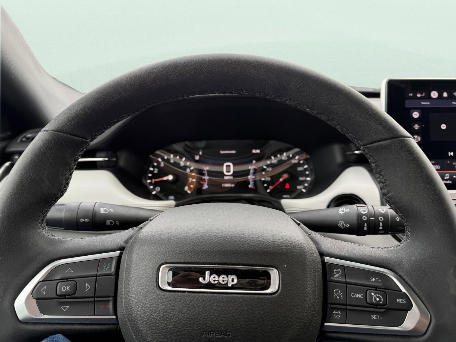 Used 2025 Jeep Compass Limited AWD/4WD image 19