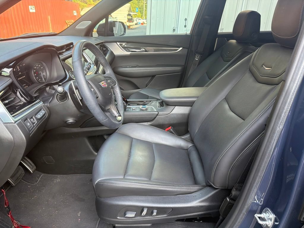 Used 2025 Cadillac XT6 Sport w/ Technology Package AWD/4WD image 3