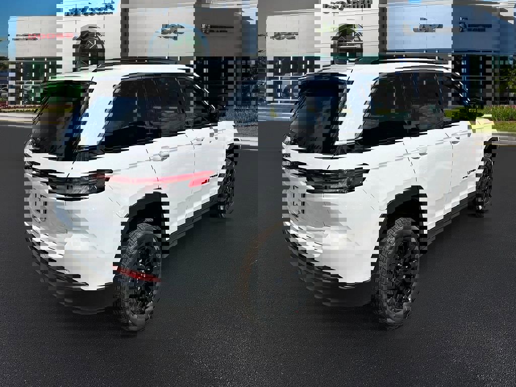 New 2026 Jeep Grand Cherokee Altitude image 7