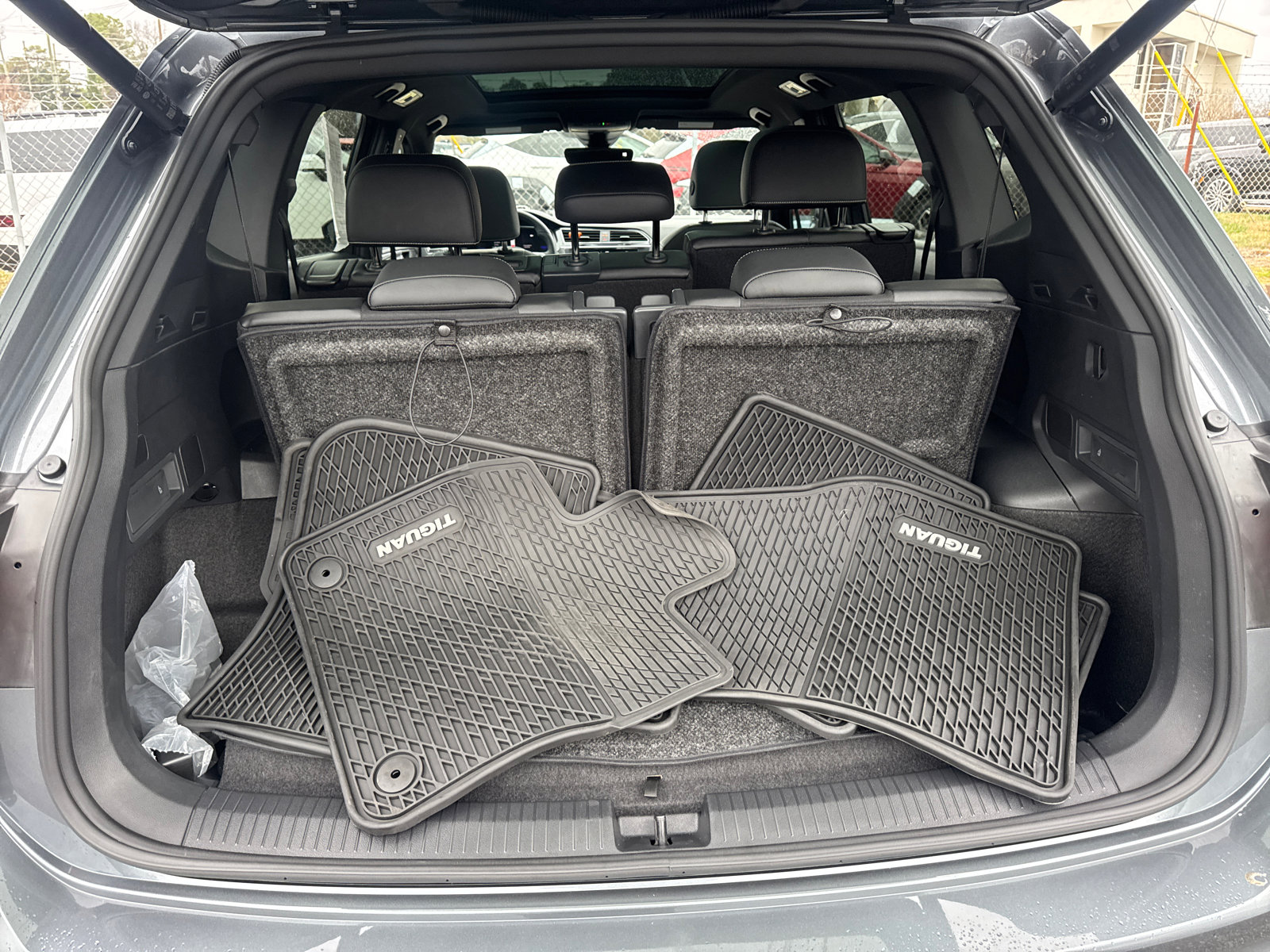 Used 2024 Volkswagen Tiguan SE R-Line image 18