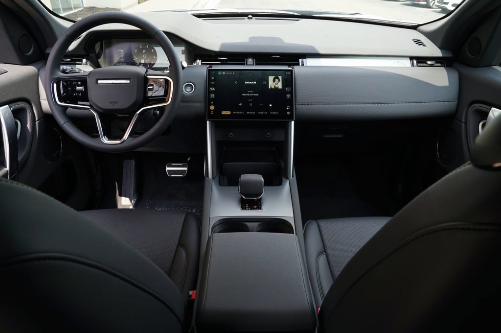 New 2026 Land Rover Discovery Sport Landmark AWD/4WD image 9
