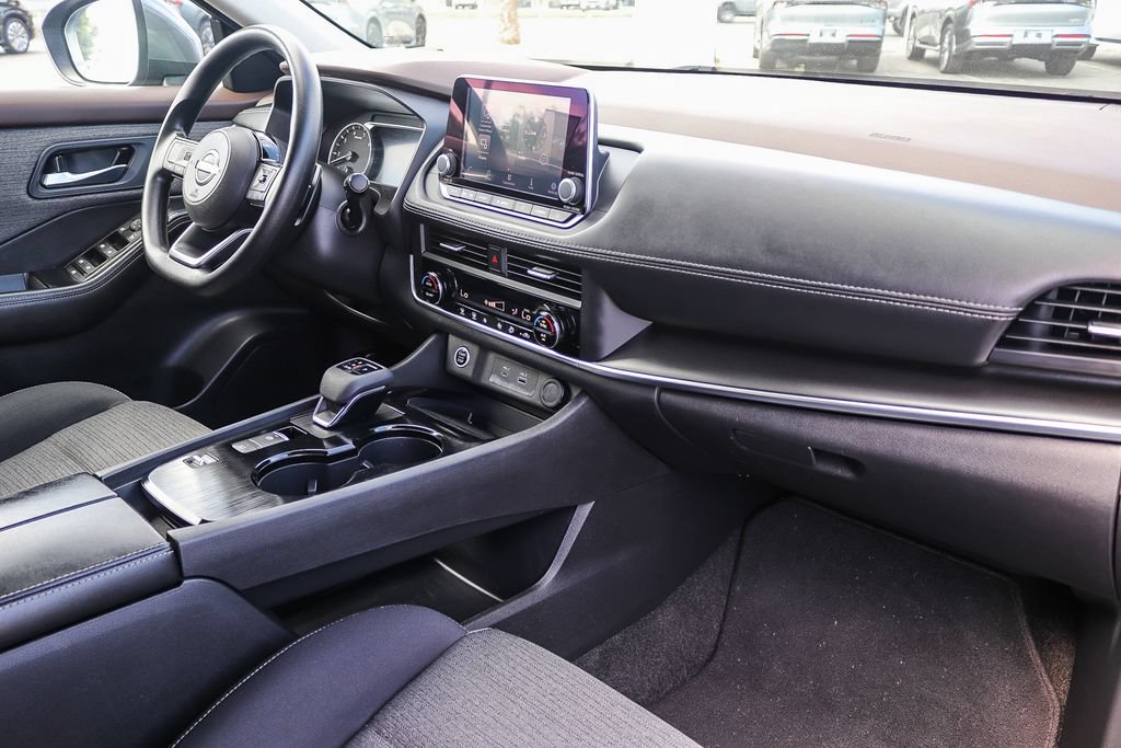 Used 2023 Nissan Rogue SV FWD image 16