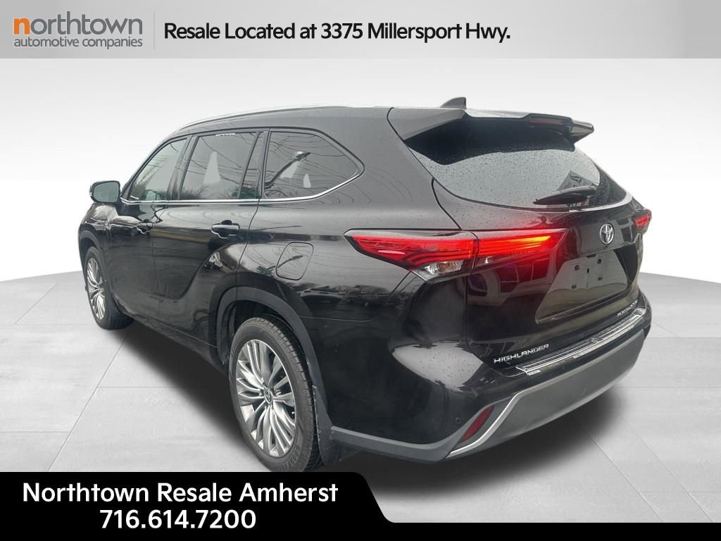 Used 2021 Toyota Highlander Platinum image 3