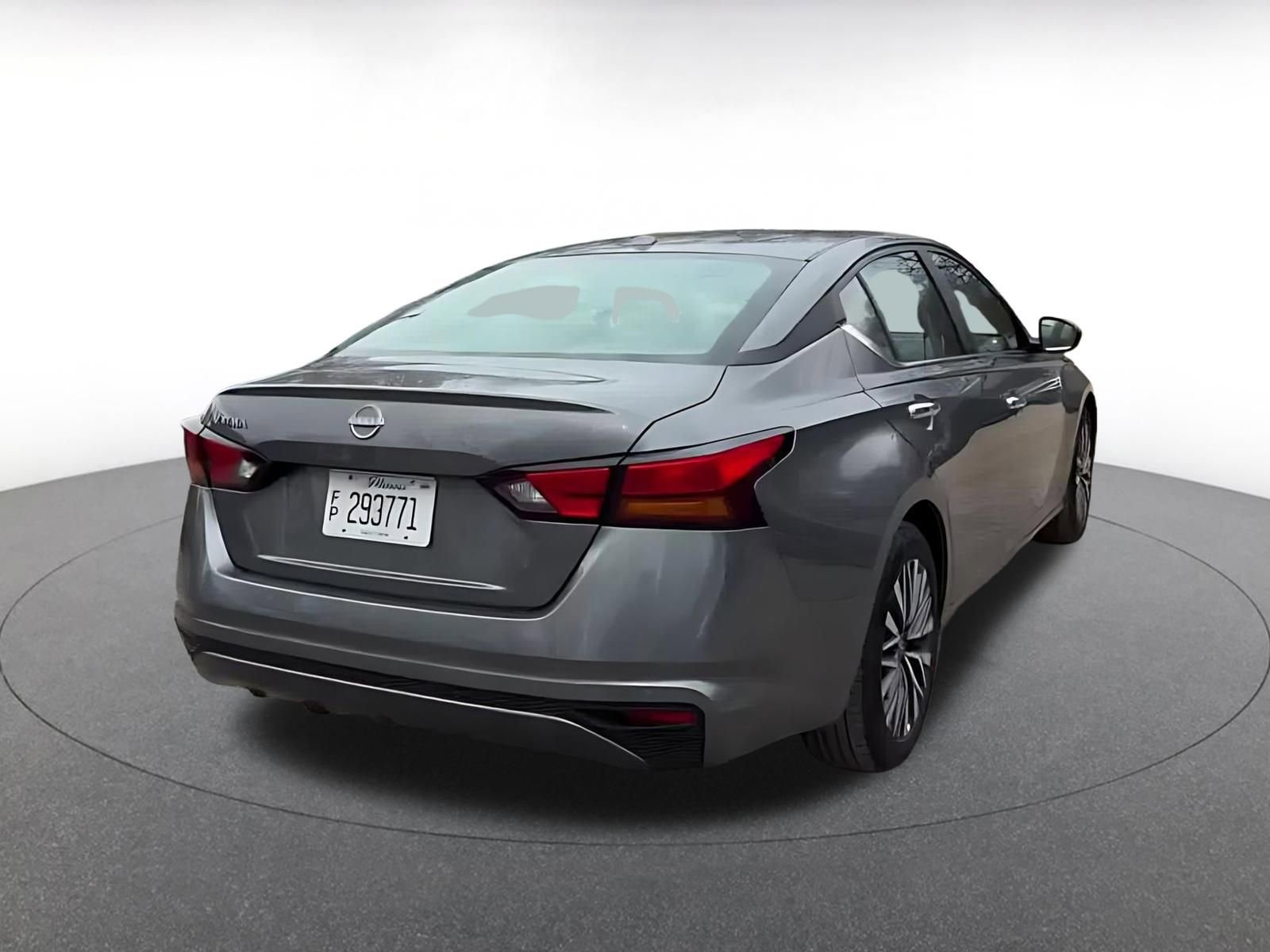 Used 2025 Nissan Altima 2.5 SV image 14