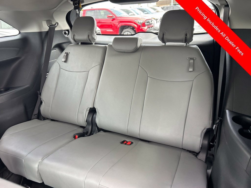 Used 2026 Toyota Sienna XLE FWD image 15