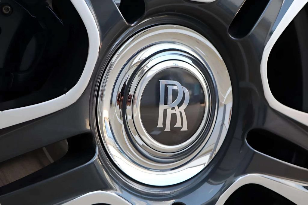 Used 2017 Rolls-Royce Ghost RWD image 18