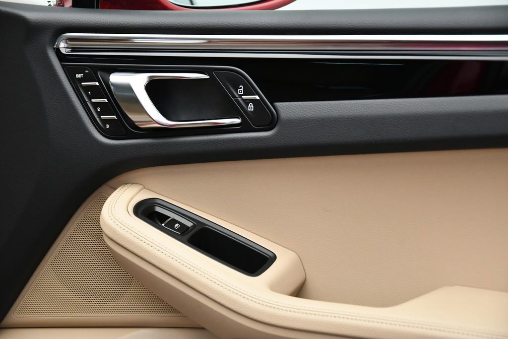 Used 2025 Porsche Macan Turbo image 44