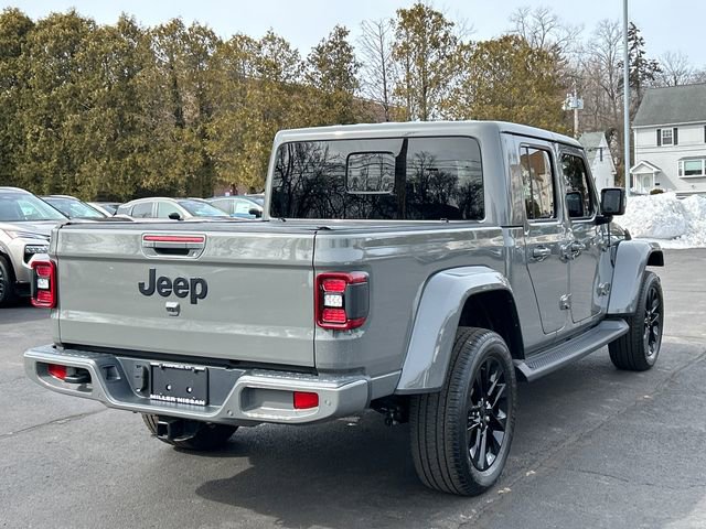 Used 2022 Jeep Gladiator Overland image 2