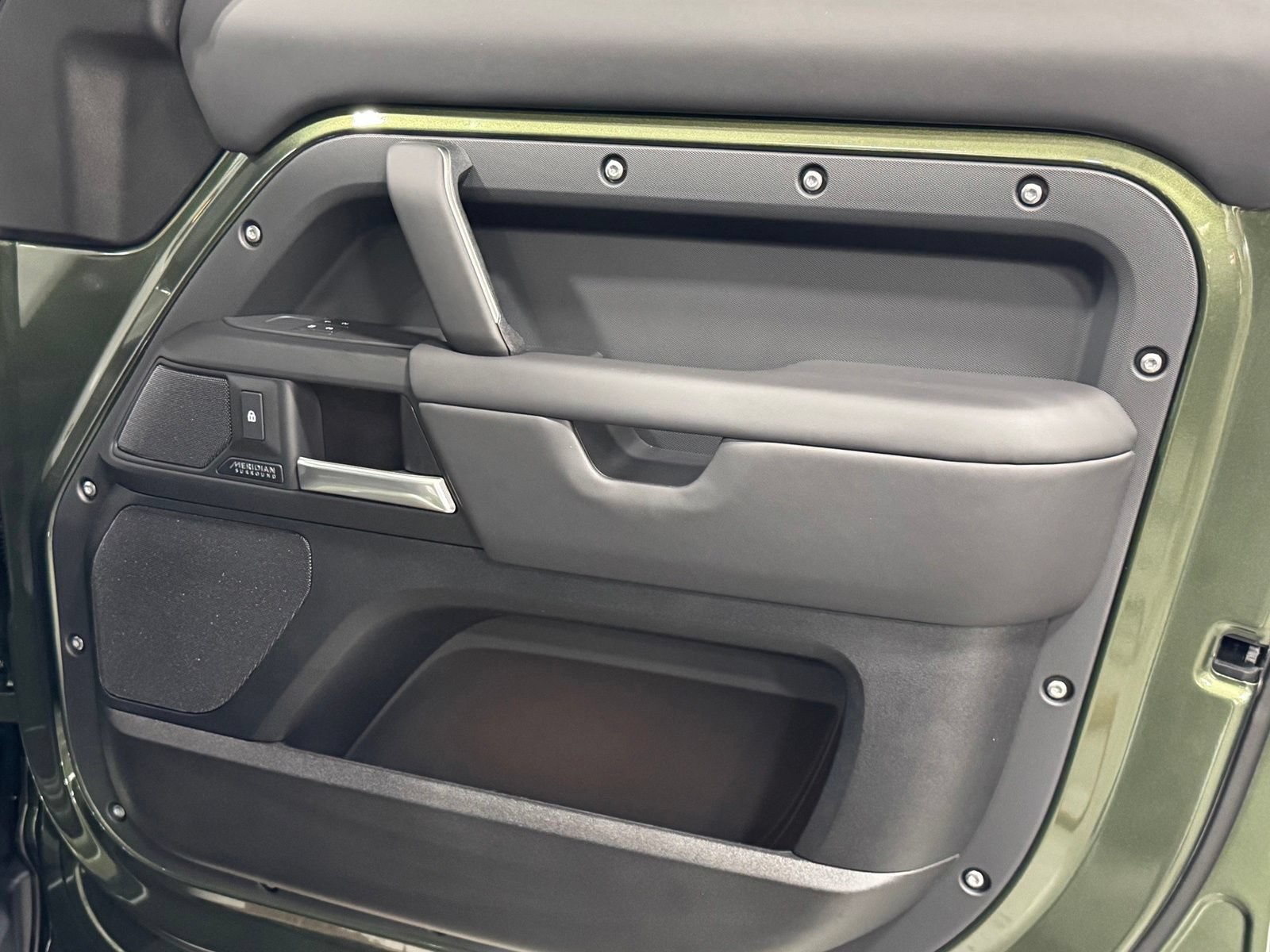 New 2026 Land Rover Defender 110 X-Dynamic SE AWD/4WD image 47