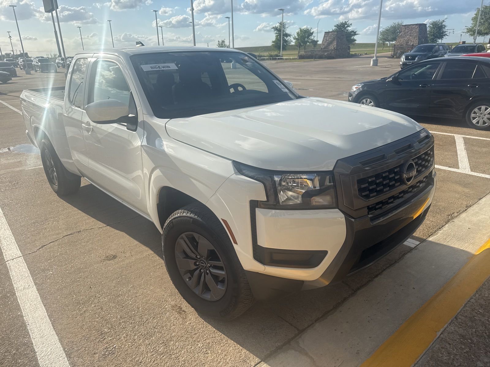 Used 2025 Nissan Frontier SV image 7