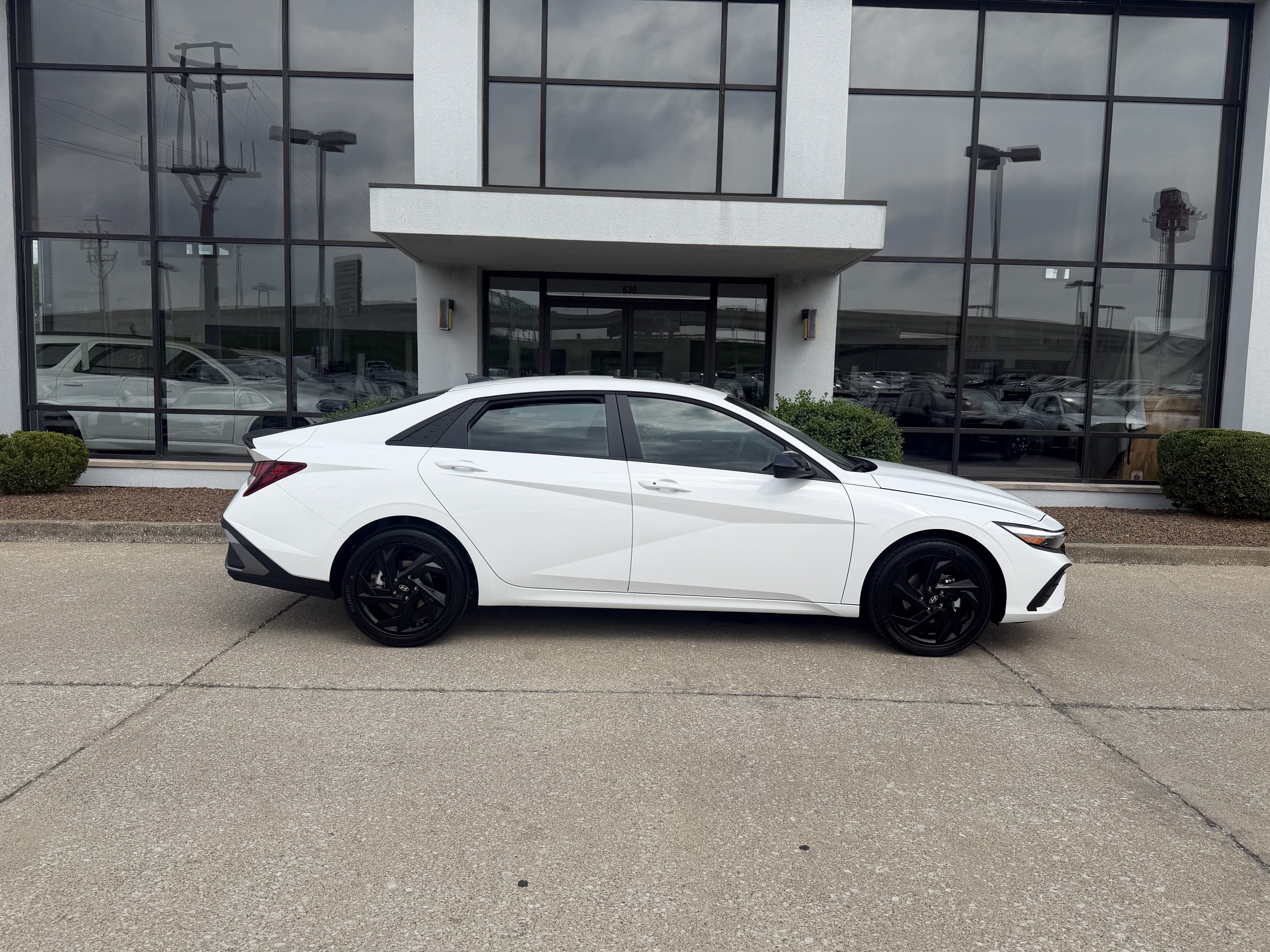 New 2026 Hyundai Elantra SEL Sport FWD image 3